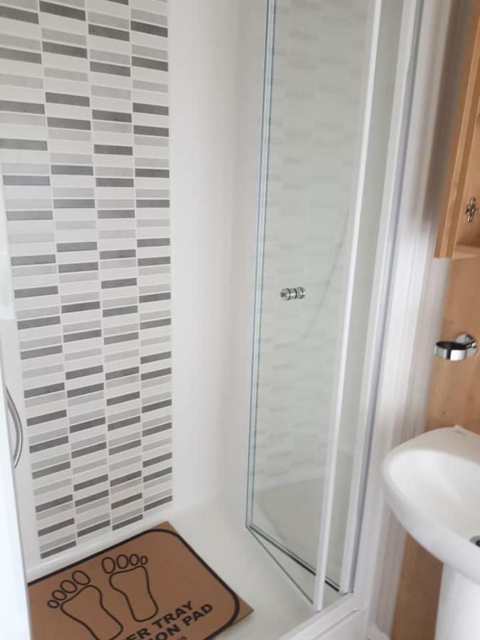 Dees Hot Tub Breaks At Tattershall Lakes Jet Ski 4 מראה חיצוני תמונה